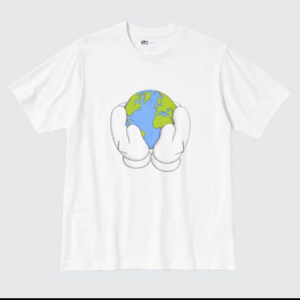 KAWS x UNIQLO PEACE FOR ALL Short-Sleeve Graphic T-Shirt Small BNWT